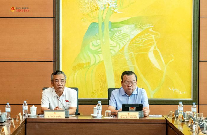 Bí thư Tỉnh ủy, Trưởng Đoàn đại biểu Quốc hội tỉnh Thanh Hóa Lê Đức Thái điều hành thảo luận tại Tổ 3
