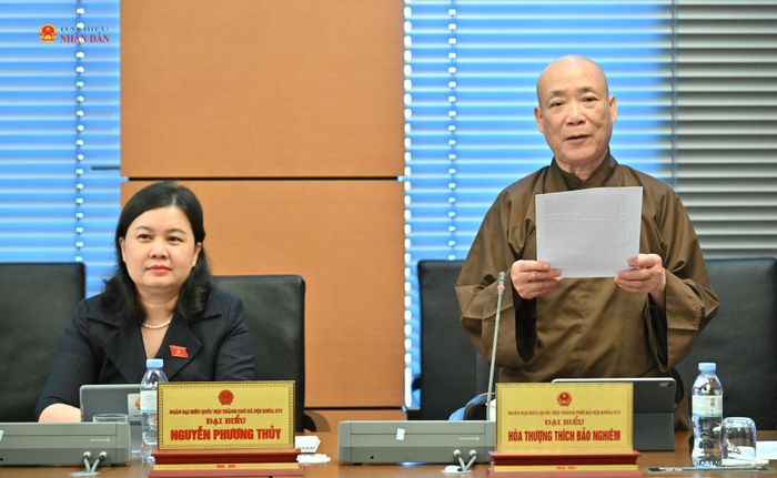ĐBQH, Hòa Thượng Thích Bảo Nghiêm (TP. Hà Nội) phát biểu thảo luận tại Tổ 1