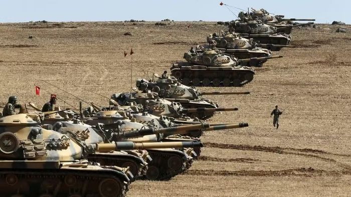 Xe tăng Thổ Nhĩ Kỳ xuất hiện gần biên giới Syria trong một chiến dịch can thiệp năm 2014. Ảnh: GettyImages