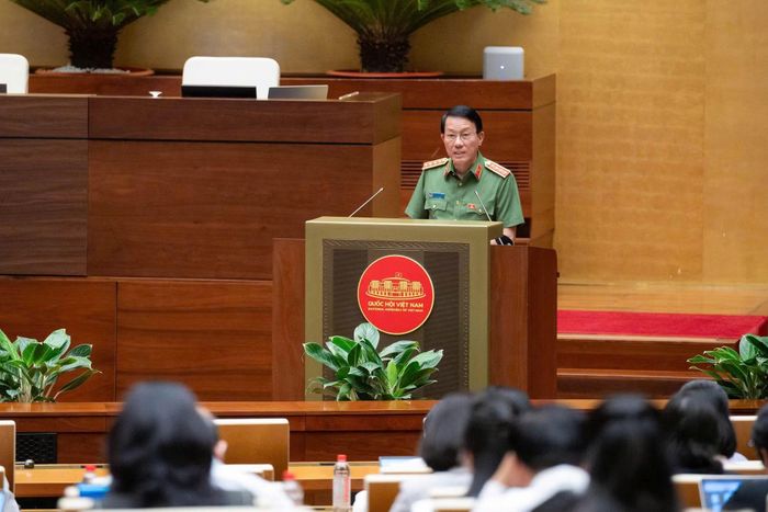 Bộ trưởng Lương Tam Quang trình Quốc hội tờ trình tóm tắt về định hướng, chính sách của dự án Luật Tổ chức cơ quan điều tra hình sự (sửa đổi).