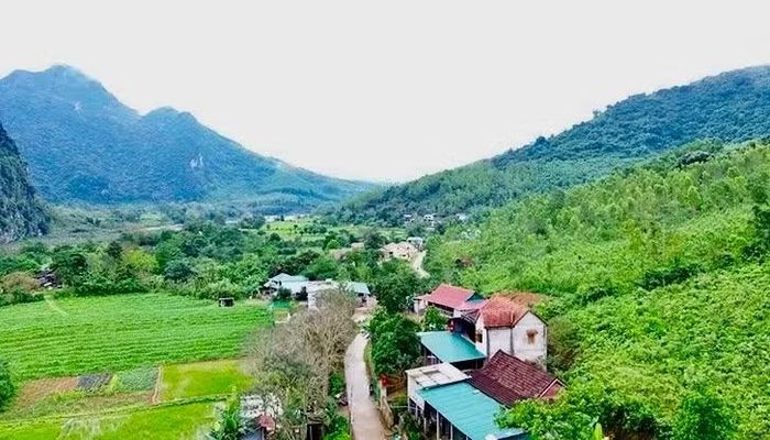Một góc bản Bến Tiêm ở thượng nguồn Long Đại.
