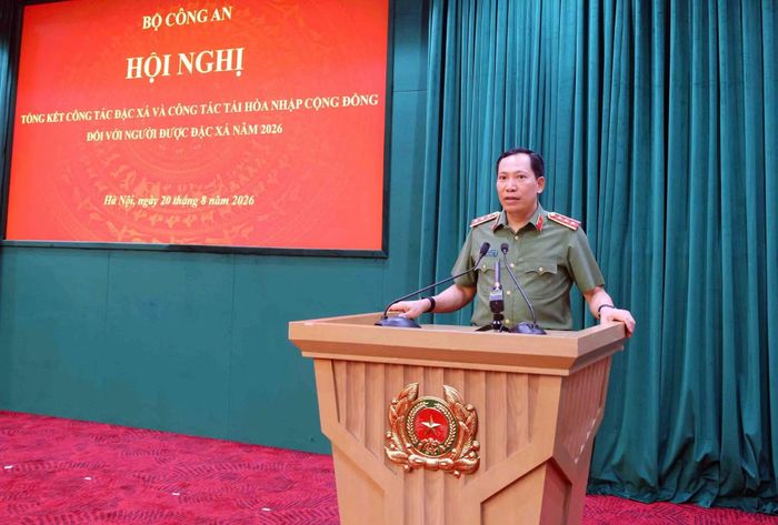Thứ trưởng Lê Văn Tuyến thay mặt Đảng ủy Công an Trung ương, Bộ Công an, Cơ quan thường trực Hội đồng Tư vấn đặc xá tiếp thu ý kiến chỉ đạo của Phó Thủ tướng Thường trực Chính phủ.