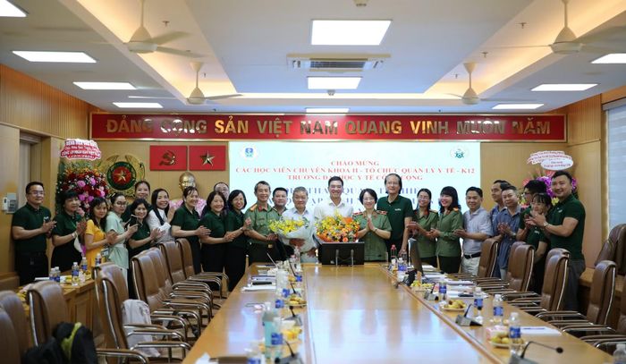 Lãnh đạo các đơn vị cùng cán bộ chiến sĩ, nhân viên.