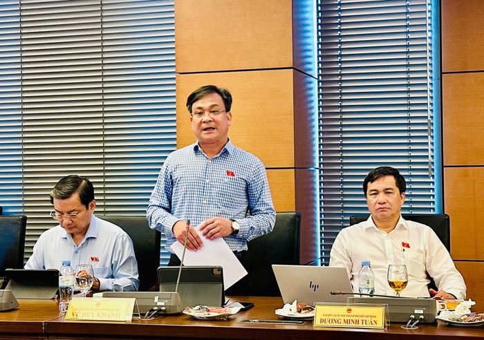 Đại biểu Vũ Huy Khánh phát biểu thảo luận.