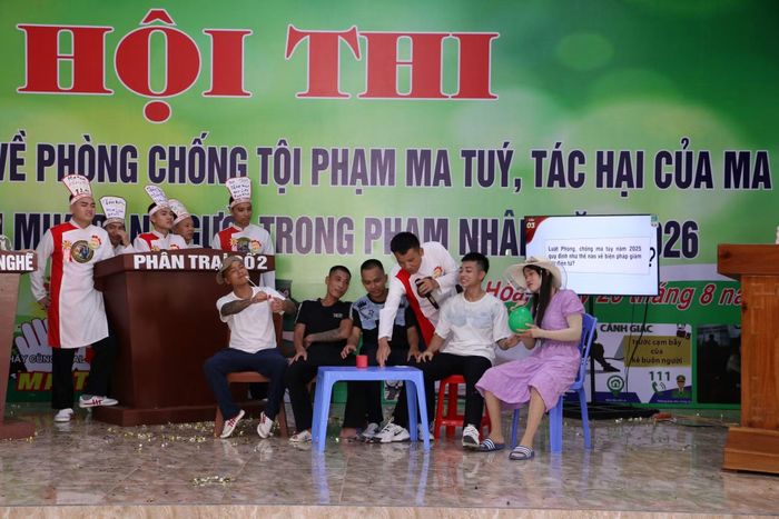 Phần thi tiểu phẩm tuyên truyền được các đội chuẩn bị công phu, để lại nhiều cảm xúc cho người xem.