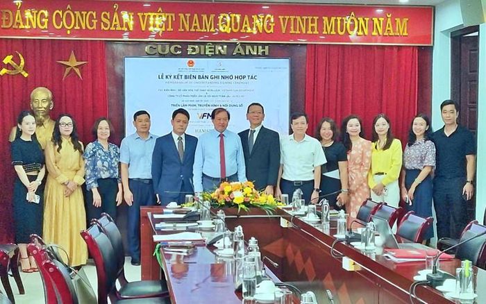 Đại biểu tham dự và chứng kiến lễ ký kết hợp tác Thứ trưởng Bộ văn hóa thể thao và du lịch Tạ Quang Đông cùng các đại biểu tham dự buổi lễ ký kết.