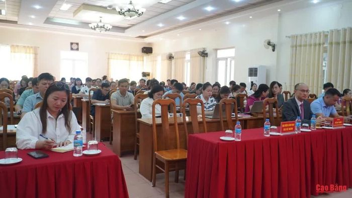 Các đại biểu tham dự hội nghị.