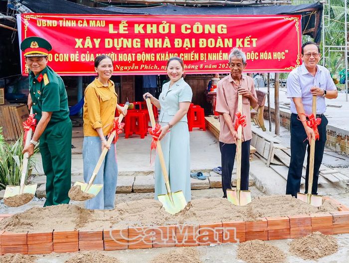 Xã Nguyễn Phích tiếp tục đẩy nhanh tiến độ xây dựng nhà cho đối tượng là con đẻ của người hoạt động kháng chiến bị nhiễm chất độc hoá học, phấn đấu hoàn thành trước ngày 30/8.
