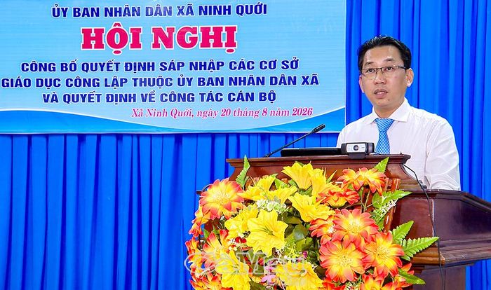 Bí thư Đảng uỷ, Chủ tịch HĐND xã Ninh Quới Nguyễn Minh Nhựt phát biểu tại hội nghị.