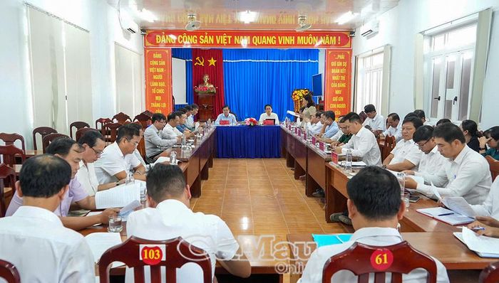 Các đại biểu dự buổi làm việc.