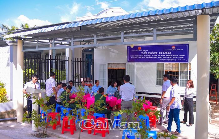 Căn nhà mới khang trang được bàn giao cho gia đình bà Lâm Hồng Keo.