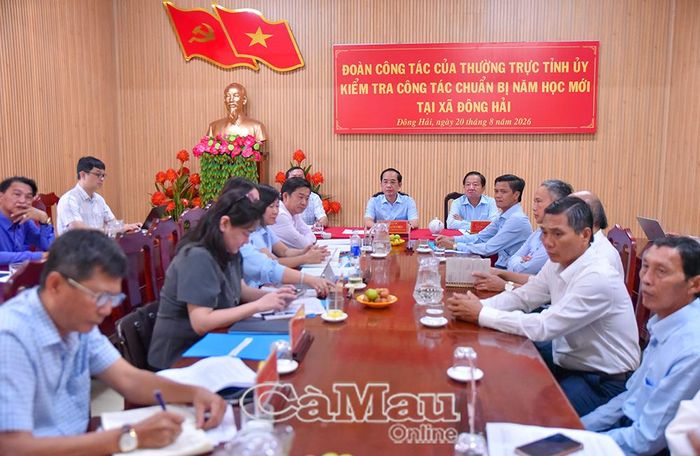 Đoàn công tác Thường trực Tỉnh uỷ làm việc với lãnh đạo xã Đông Hải.