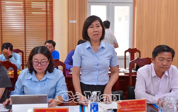 Phó Giám đốc Sở Giáo dục và Đào tạo Nguyễn Hồng Nhung đề xuất Sở Tài chính quan tâm đầu tư đối với các điểm trường còn khó khăn như ở xã Đông Hải.