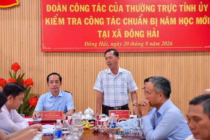 Đồng chí Dương Quốc Nhẫn, Bí thư Đảng uỷ xã Đông Hải, đề xuất đầu tư xây dựng các hạng mục để phục vụ tốt hơn công tác giảng dạy tại địa phương.
