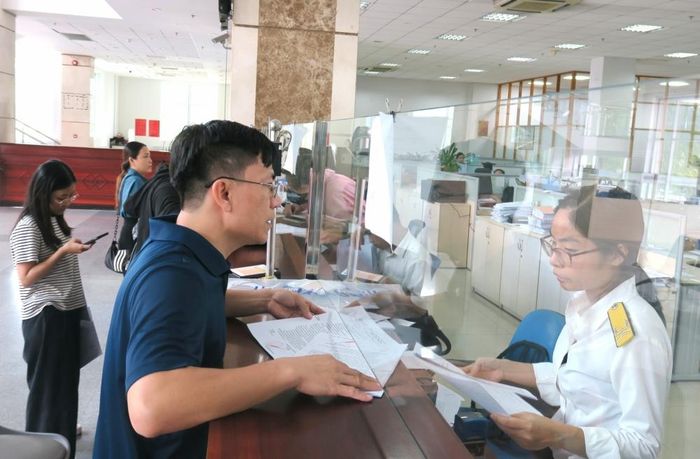 Việc giảm 30% thuế sẽ giúp doanh nghiệp và hộ kinh doanh có thêm dòng tiền giải quyết các nhu cầu thiết thực. Ảnh: tapchikinhtetaichinh.vn