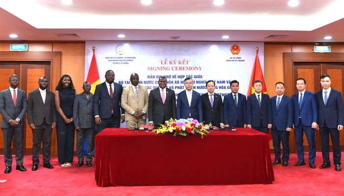 Đoàn công tác của hai Bộ chụp ảnh lưu niệm. Ảnh: Đức Minh