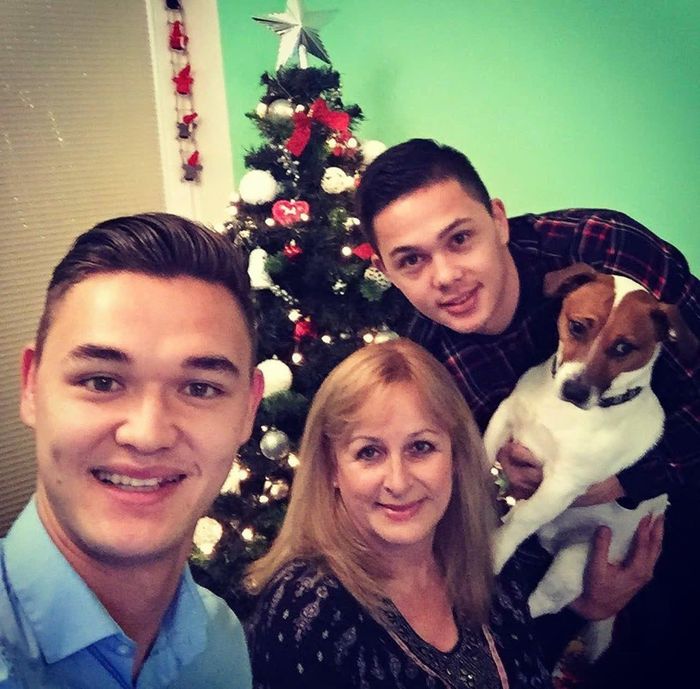 Lê Giang Patrik bên cạnh mẹ và anh trai tại Slovakia. Ảnh: Instagram nhân vật