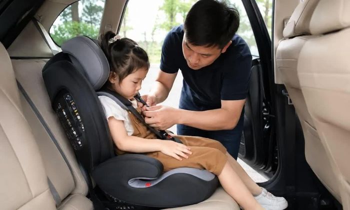 Cha mẹ nên chọn ghế phù hợp với độ tuổi và vóc dáng của trẻ