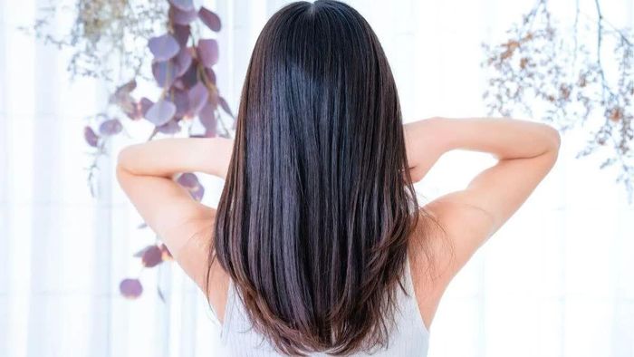  Tóc ngang xương quai xanh tỉa tầng thấp hạn chế tình trạng xù, vểnh lung tung 