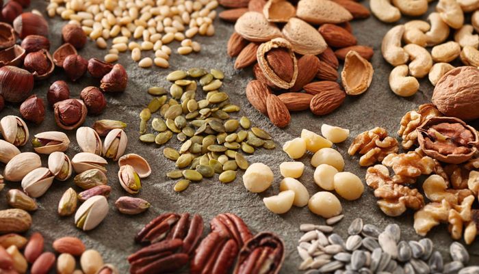 Không nên ăn các loại hạt bị mốc hoặc bảo quản kém