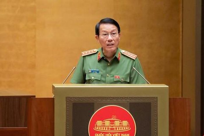 Đại tướng Lương Tam Quang, Bộ trưởng Bộ Công an trình bày Tờ trình về dự án Luật