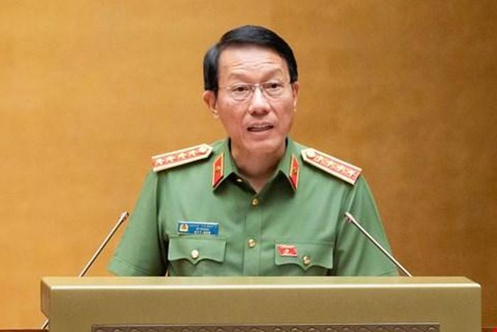 Đại tướng Lương Tam Quang trình bày Tờ trình dự án Luật