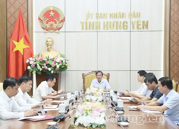 Ông Nguyễn Hùng Nam, Phó Chủ tịch UBND tỉnh, Trưởng ban Chỉ đạo tỉnh chủ trì cuộc họp. (Nguồn Báo Hưng Yên)