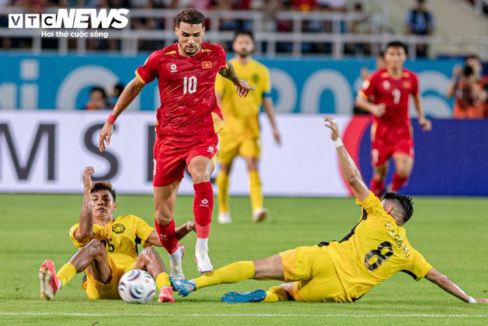 Chiến thắng 2-0 ở lượt về giúp tuyển Việt Nam vượt qua Malaysia với tổng tỷ số 4-0 sau hai trận, qua đó giành quyền vào chung kết ASEAN Cup 2026. Đối thủ của thầy trò HLV Kim Sang Sik là Thái Lan.
