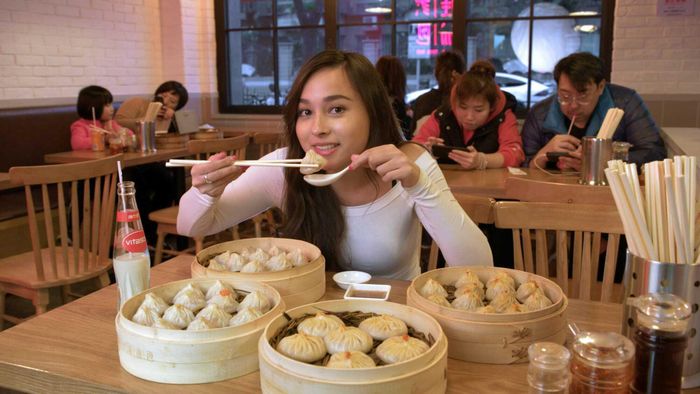 Tại Trung Quốc, bánh bao có vô vàn hương vị là món ăn quen thuộc của mọi tầng lớp. (Ảnh: anydoko)