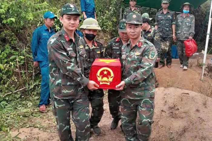 Hài cốt liệt sĩ được đưa về thờ cúng ở Nghĩa trang liệt sĩ Tuy An.