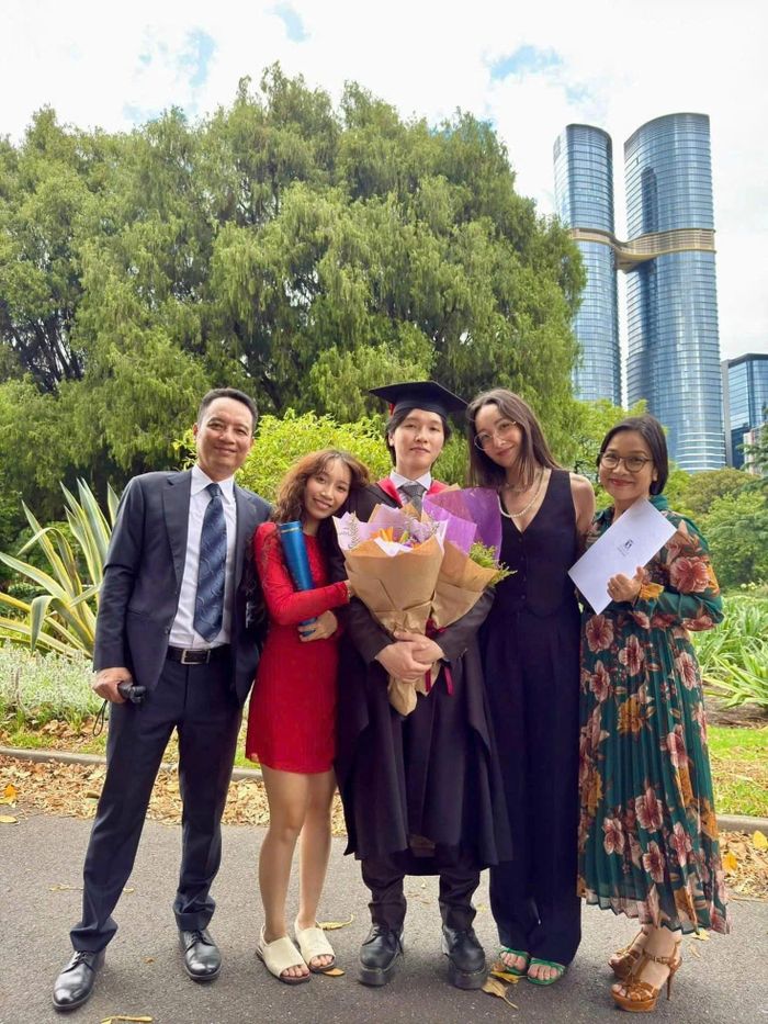 Tổ ấm viên mãn của gia đình Mỹ Linh - Anh Quân.