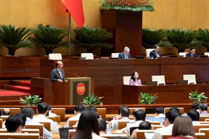 Chủ nhiệm Ủy ban Pháp luật và Tư pháp của Quốc hội Phan Chí Hiếu trình bày báo cáo thẩm tra. Ảnh: media.quochoi.vn