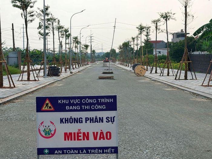 Các dự án hạ tầng đang được triển khai đồng bộ tại thôn Đìa. Ảnh: Thanh Hà