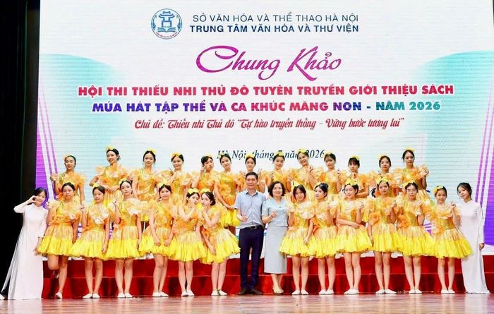 Đội tuyển thiếu nhi phường Ô Chợ Dừa tham gia Hội thi Thiếu nhi Thủ đô tuyên truyền, giới thiệu sách; Múa hát tập thể và Ca khúc măng non năm 2026. Ảnh: P.V