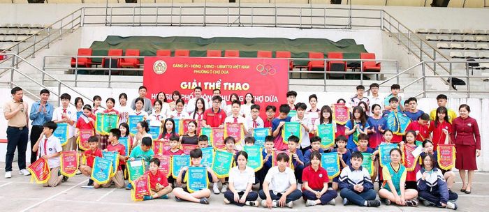 Giải thể thao học sinh phường Ô Chợ Dừa năm 2026 thu hút đông đảo học sinh tham gia, góp phần phát hiện và bồi dưỡng những nhân tố có năng khiếu. Ảnh: Võ Giang