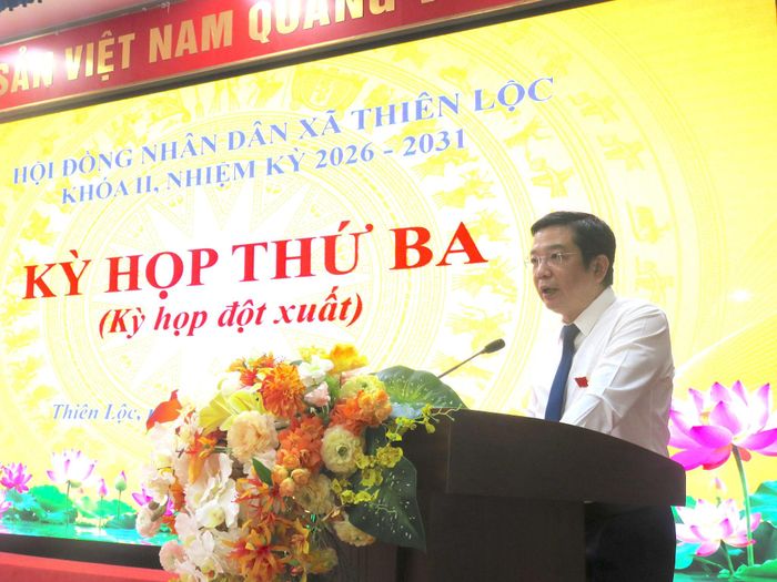 Bí thư Đảng ủy, Chủ tịch HĐND xã Phạm Xuân Toàn phát biểu chỉ đạo tại kỳ họp. Ảnh: PV