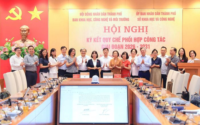 Ban Khoa học, Công nghệ và Môi trường, HĐND thành phố Hà Nội ký kết Quy chế phối hợp công tác giai đoạn 2026-2031 với Sở Khoa học và Công nghệ thành phố. Ảnh: Lê Hải