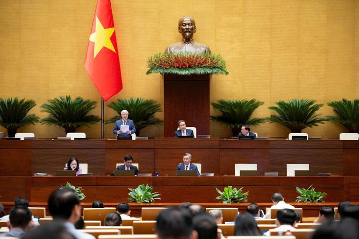 Ủy viên Bộ Chính trị, Phó Chủ tịch Thường trực Quốc hội Đỗ Văn Chiến điều hành phiên thảo luận. Ảnh: media.quochoi.vn