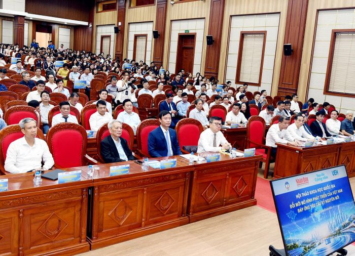 Các đại biểu dự hội thảo.