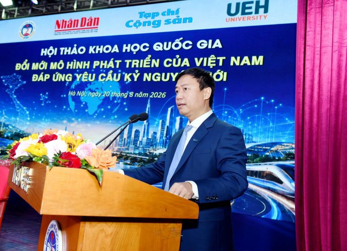 PGS. TS Bùi Đức Thọ, Giám đốc Đại học Kinh tế Quốc dân phát biểu khai mạc hội thảo.