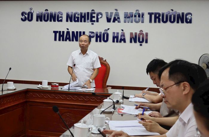 Phó Giám đốc Sở Nông nghiệp và Môi trường Hà Nội Nguyễn Đình Hoa phát biểu. Ảnh: NM