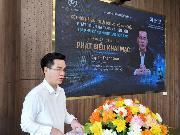 Phó Trưởng ban Quản lý các Khu công nghệ cao và Khu công nghiệp thành phố Hà Nội Lê Thanh Sơn phát biểu khai mạc hội thảo. Ảnh: PV