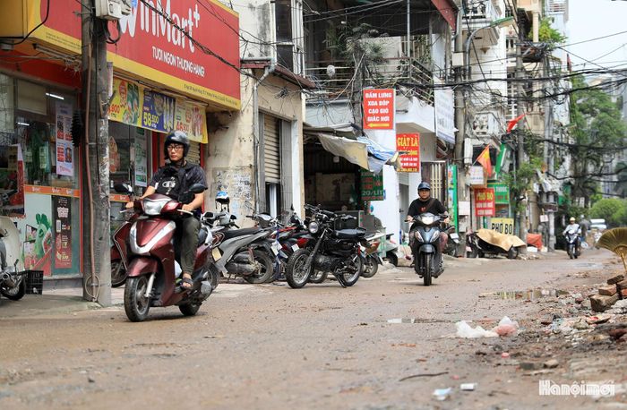 “Tôi hy vọng dự án sớm hoàn thành để việc đi lại của người dân thuận tiện hơn”, anh Thành chia sẻ thêm.