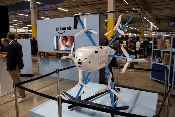 Mô hình máy bay không người lái Amazon Prime Air. Ảnh: Reuters