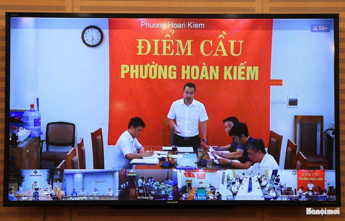 Phó Bí thư Đảng ủy, Chủ tịch UBND phường Hoàn Kiếm Trịnh Hoàng Tùng phát biểu. Ảnh: Viết Thành.
