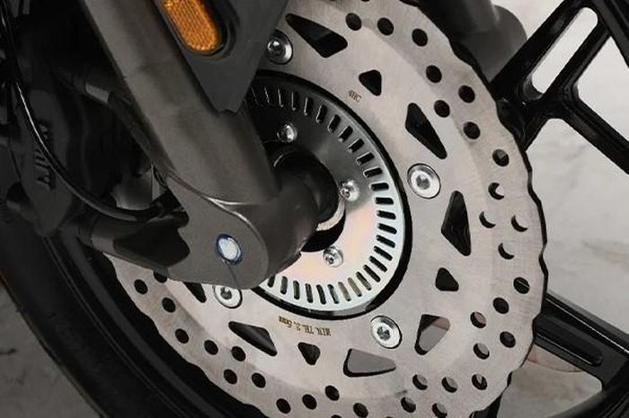 Nhà sản xuất còn trang bị cho WMoto Nexy 180+ cảm biến giám sát áp suất lốp