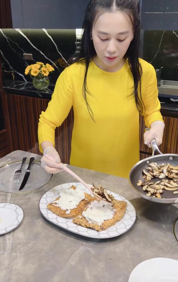Những cuộn cơm nhỏ xinh với đôi mắt kính và nụ cười đặc trưng của nhân vật hoạt hình nổi tiếng nhanh chóng thu hút sự chú ý của nhiều phụ huynh bởi sự chỉn chu và sáng tạo.