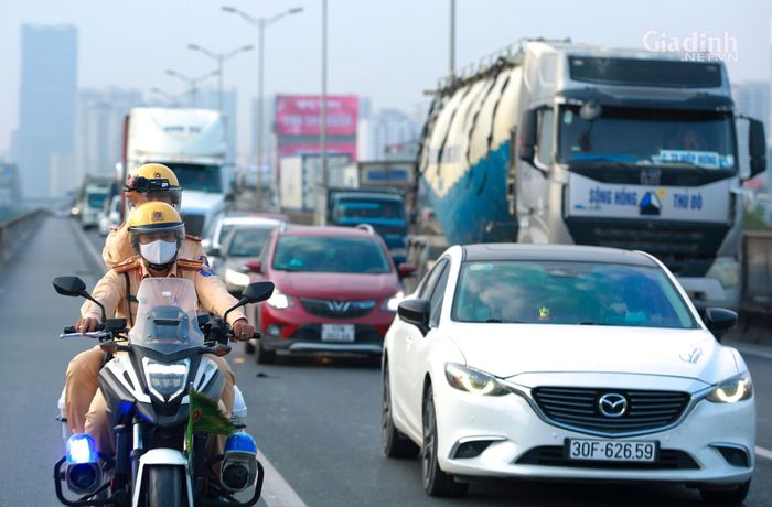 Nhằm giảm tải ùn tắc cửa ngõ Thủ đô dịp nghỉ lễ 2/9, Sở Xây dựng Hà Nội vừa công bố các lộ trình thay thế, giúp người dân chủ động chọn hướng đi thông thoáng. Ảnh: Bảo Loan