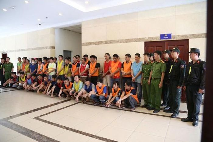 Các đối tượng tại cơ quan công an - (ảnh CA TP Hồ Chí Minh).