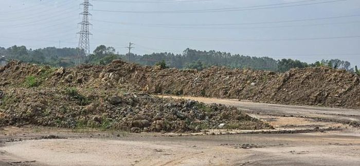 Phòng An ninh kinh tế, Công an tỉnh Phú Thọ vừa phát hiện tại xã Phù Ninh và xã Bình Phú có hoạt động vận chuyển, tập kết, xử lý bùn đất, đất đá thải với khối lượng lớn.